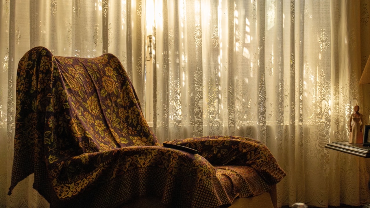 How to Pick a Throw Blanket When You Actually Intend to Keep It for a Long Time