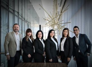 Toshiba considers splitting itself into 3 companies