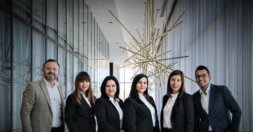 Toshiba considers splitting itself into 3 companies