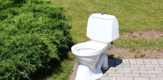 Common Mistakes in Toilet Unclogging